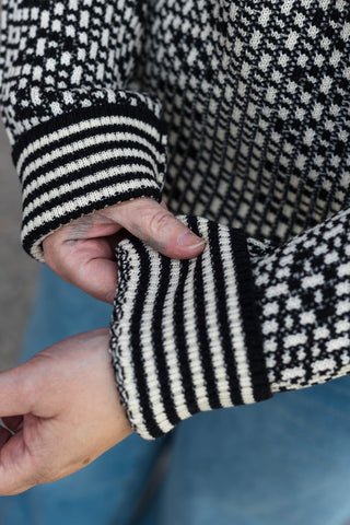 Lanullva Pattern knitted Crewneck, Black / Wine grey